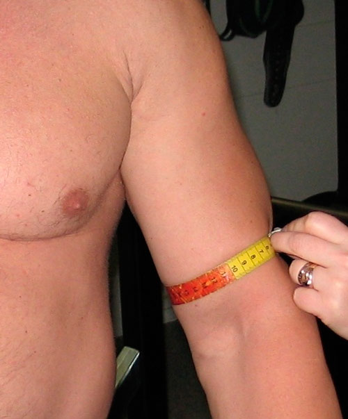 Meranie obvodu bicepsu Meranie obvodu bicepsu